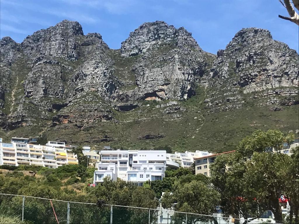 Cozy Camps Bay House With Mountain And Sea View Βίλα Κέιπ Τάουν Εξωτερικό φωτογραφία