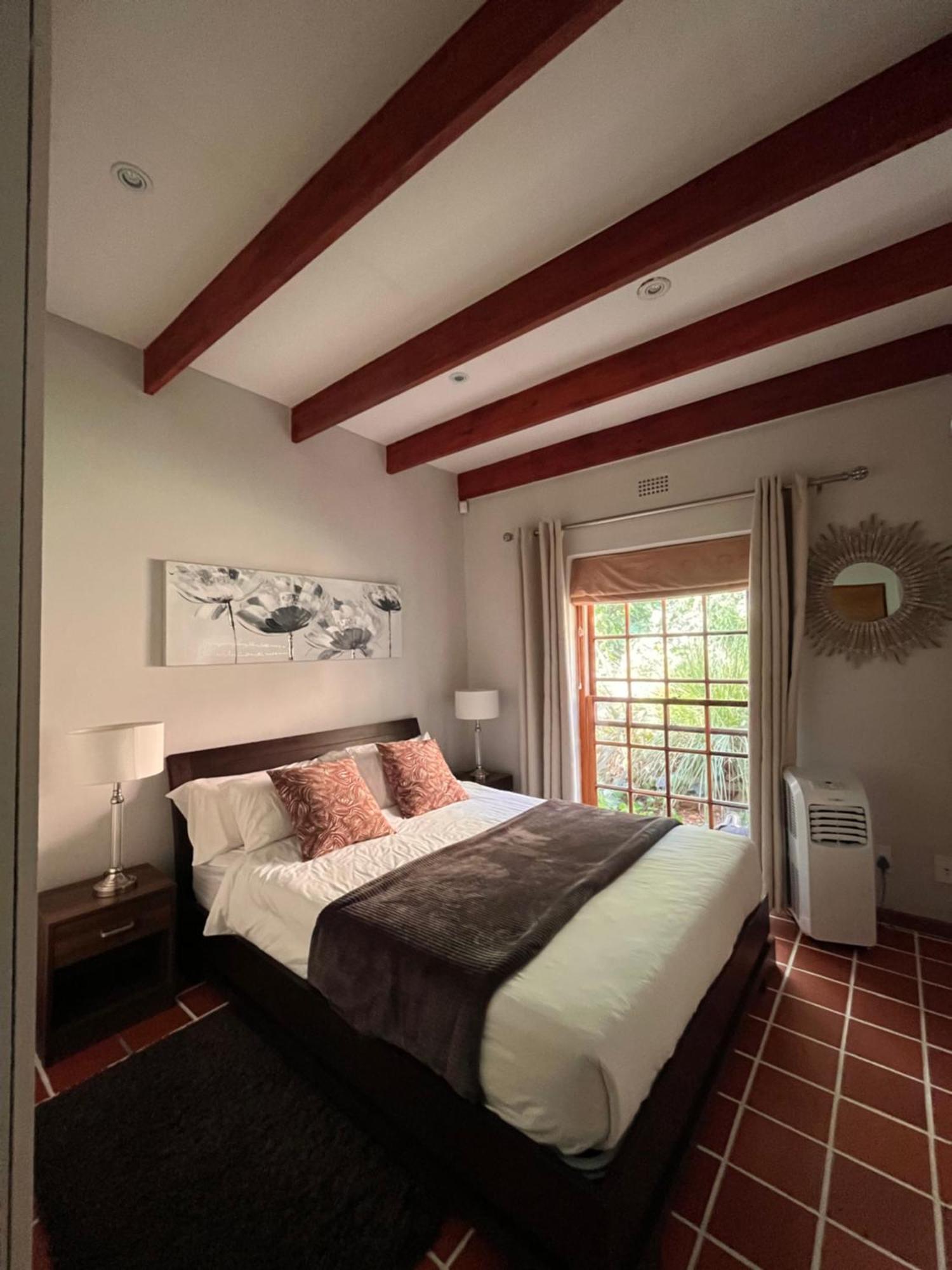 Cozy Camps Bay House With Mountain And Sea View Βίλα Κέιπ Τάουν Εξωτερικό φωτογραφία
